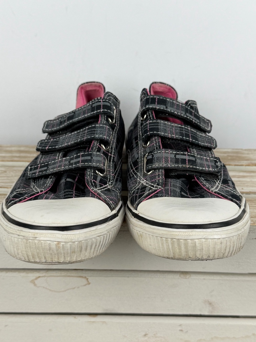 Airwalk low-top sneakers black and gray plaid hook & loop size 8 - Picture 5 of 14